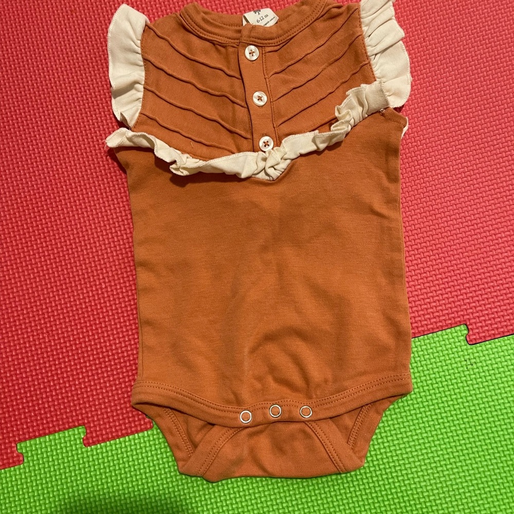 Kate Quinn sleeveless v yoke ruffle bubble in color clay
